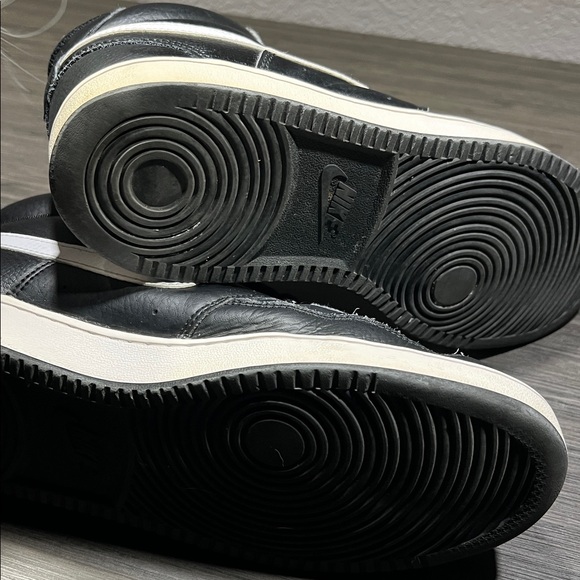 Nike Classic Black and White High-Tops - Picture 5 of 5